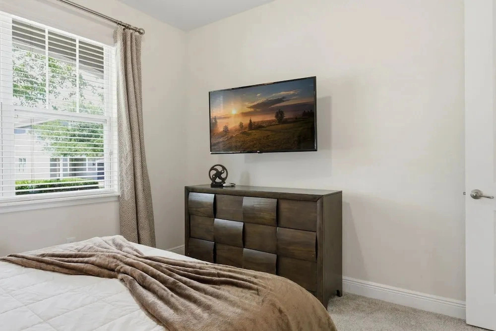 Comfort 6BR Getaway, Private Pool, Great Location