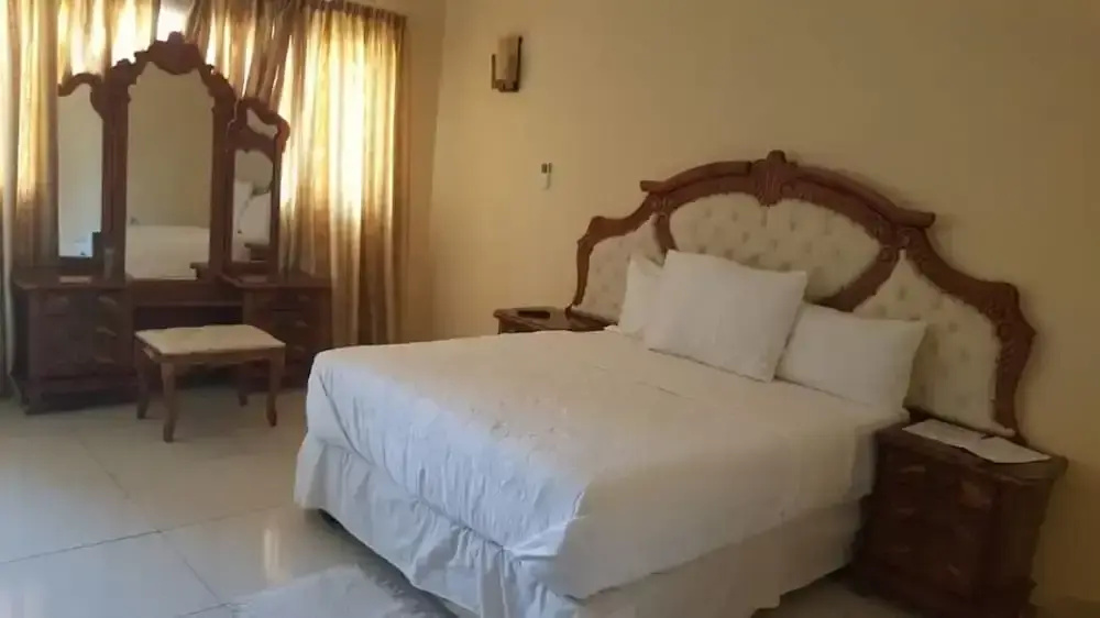 Twin Cave Lodge