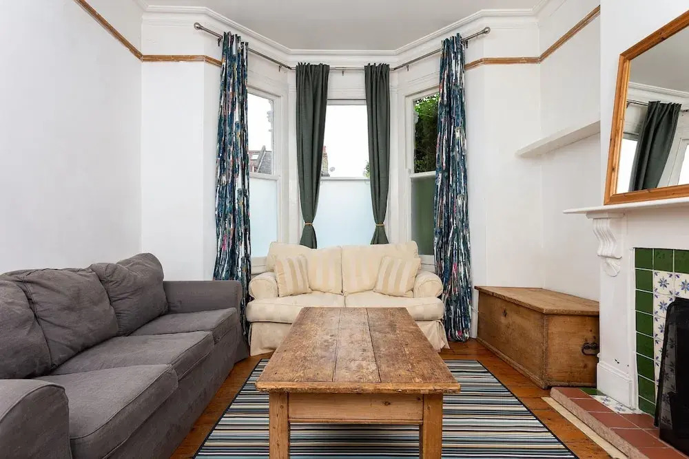 2 Bedroom Flat In Earlsfield