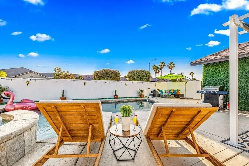 Relaxing 4BR Retreat w/ Refreshing Pool
