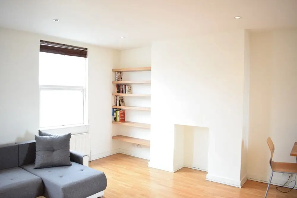 Sunny & Spacious 2 Bed Flat in North West London