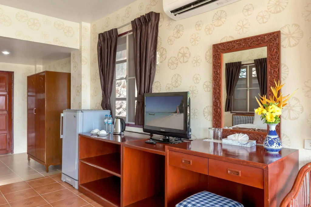Royal Crown Hotel & Palm Spa Resort