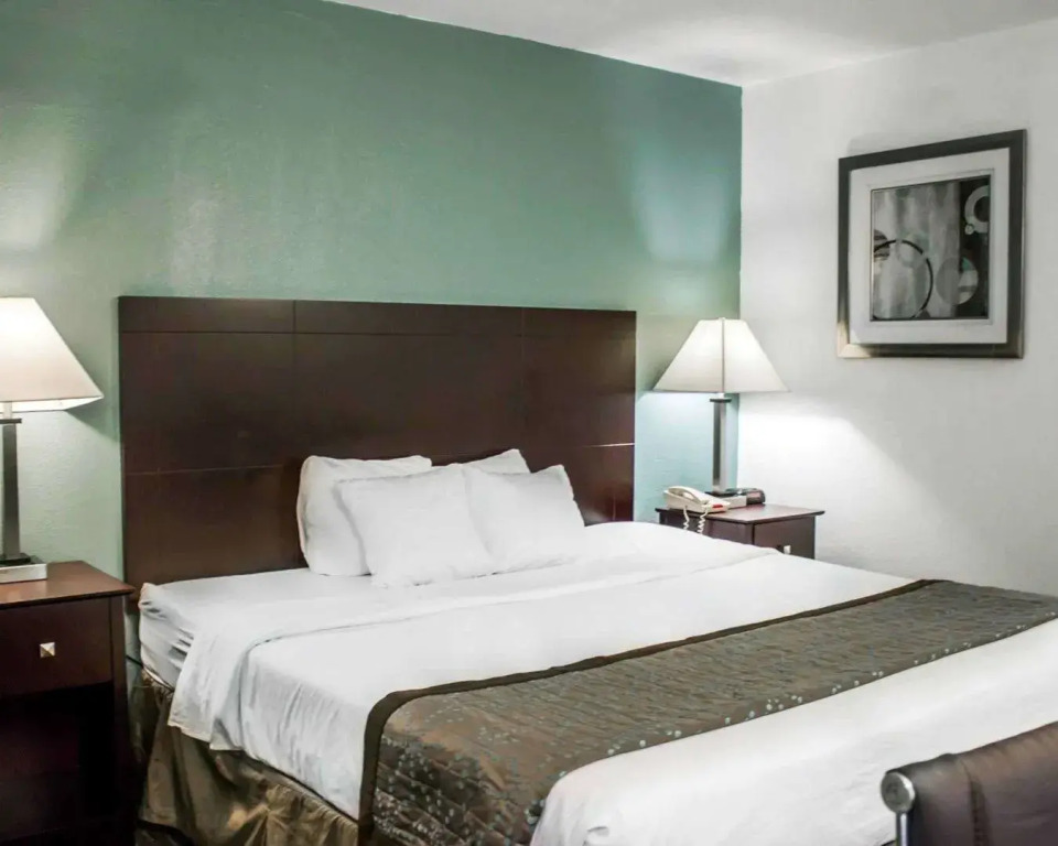 Copley Inn & Suites By OYO Akron OH