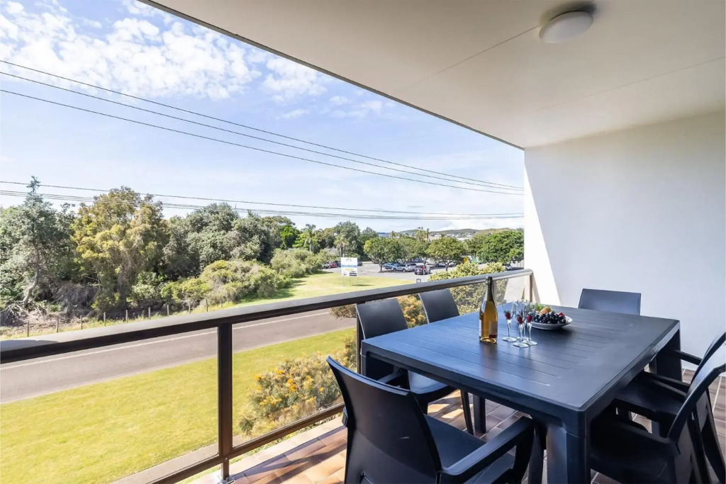 The Dunes15 38 Marine Dr fabulous unit with pool tennis court and across the road to the beach