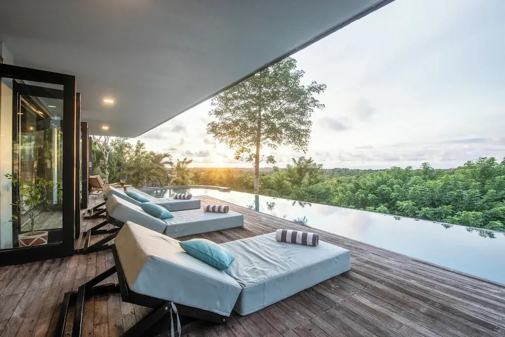 Elegant 6BR Clifftop Villa Near Bingin