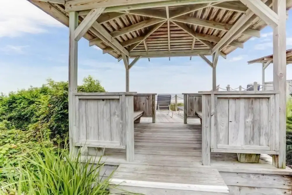 1129 Beach Walker