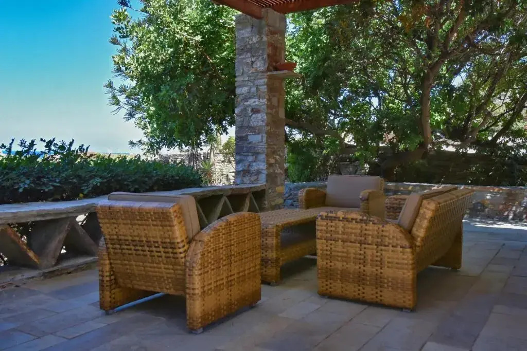 Villa Mirsini, a 5 minute walk from 2 beaches
