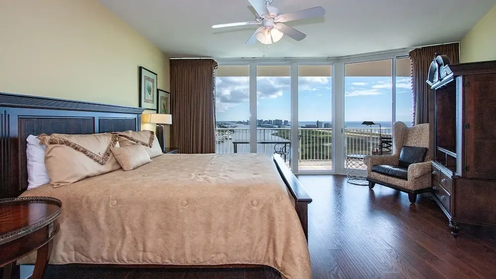 Two Bedroom Condo With Panoramic Views - Unit Crd1209