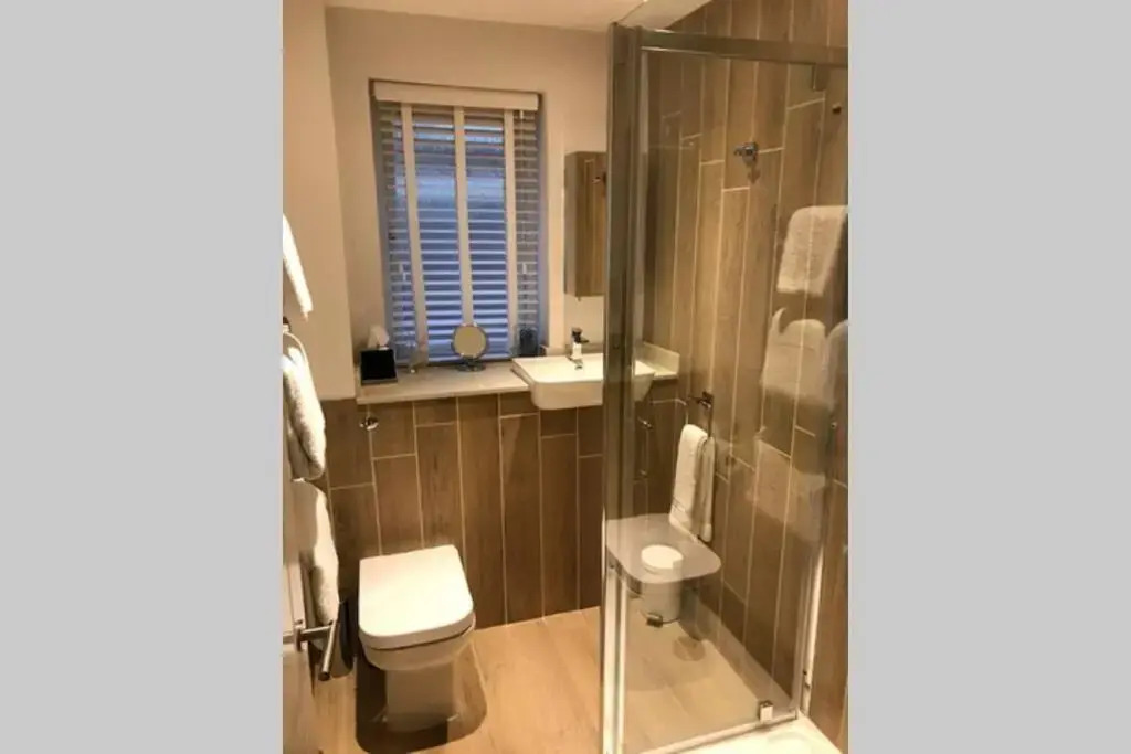 Alison15 - Superior Clifton Studio Apartment