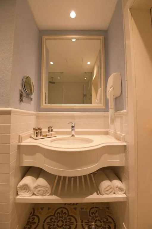 Edmond Luxury Hotel & Spa