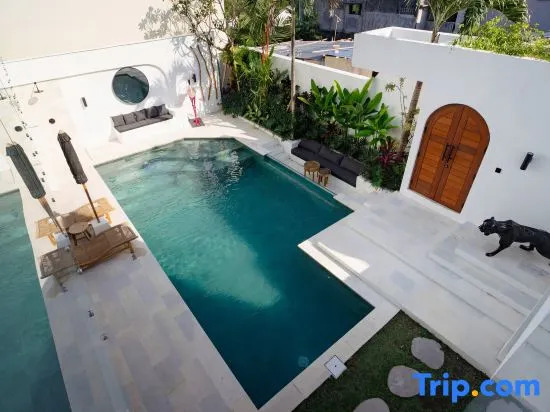 Modern Luxury Villa with Pool 400m to Beach