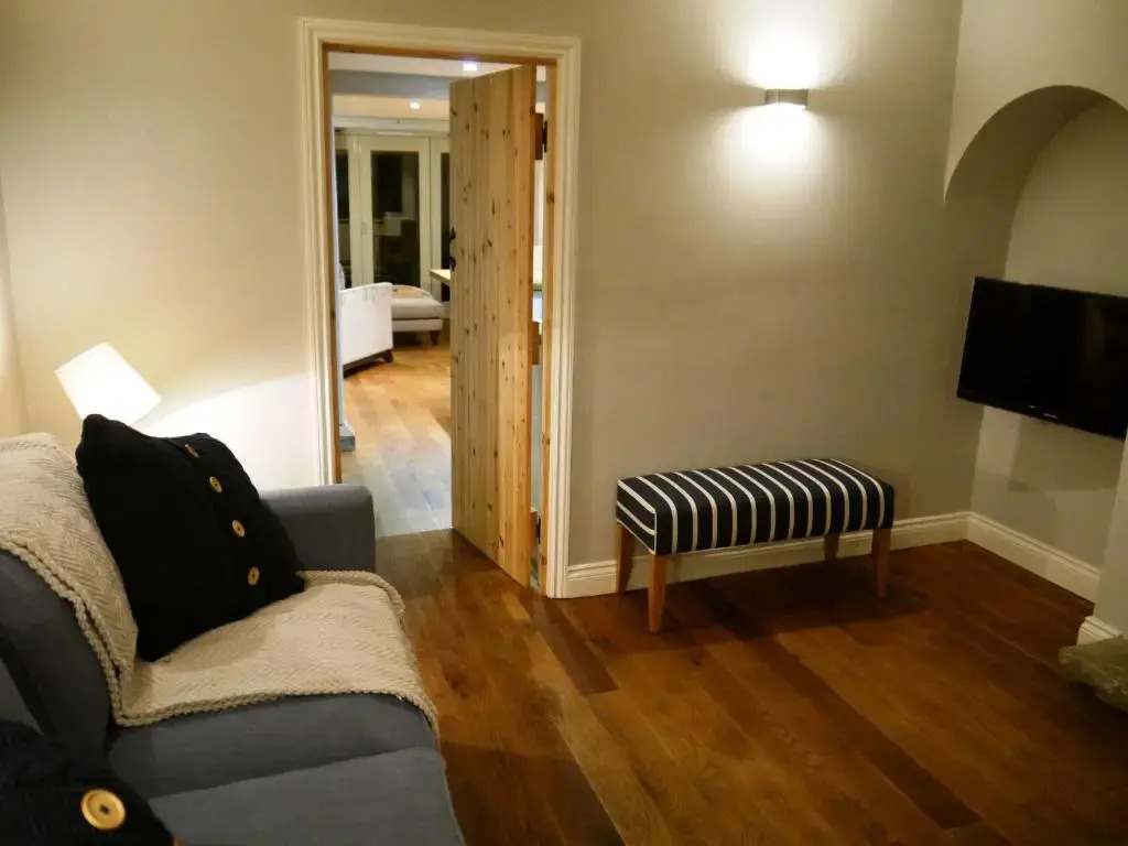 Castle Hotel & Apartments