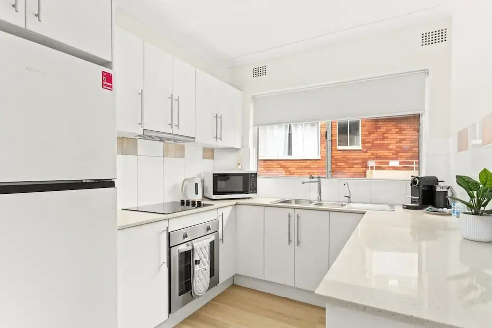 Bright and Convenient Apartment, Close to Shops