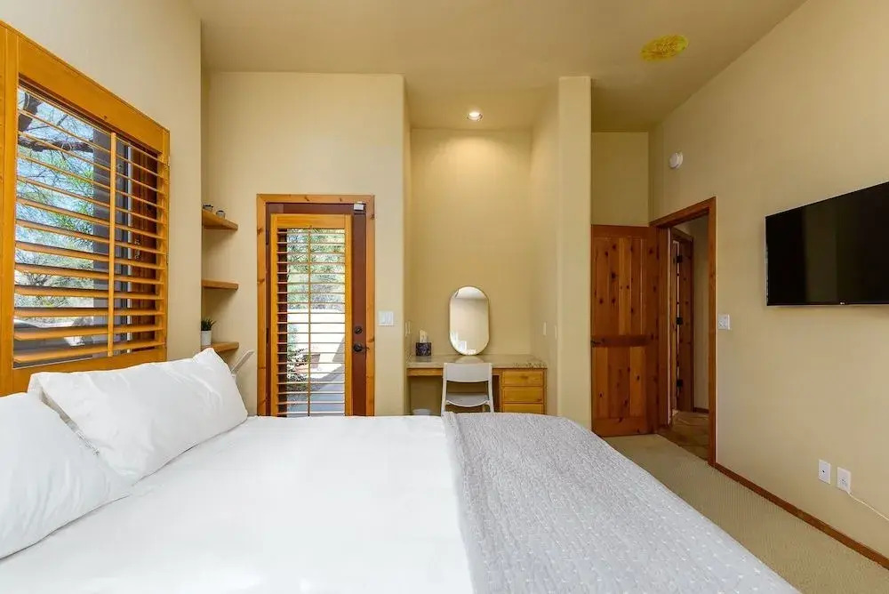 Casa Sanctuary 5 Bedroom Home by Redawning