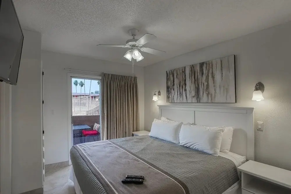 123 Fully Furnished 1BR Suite-Prime Location! by RedAwning