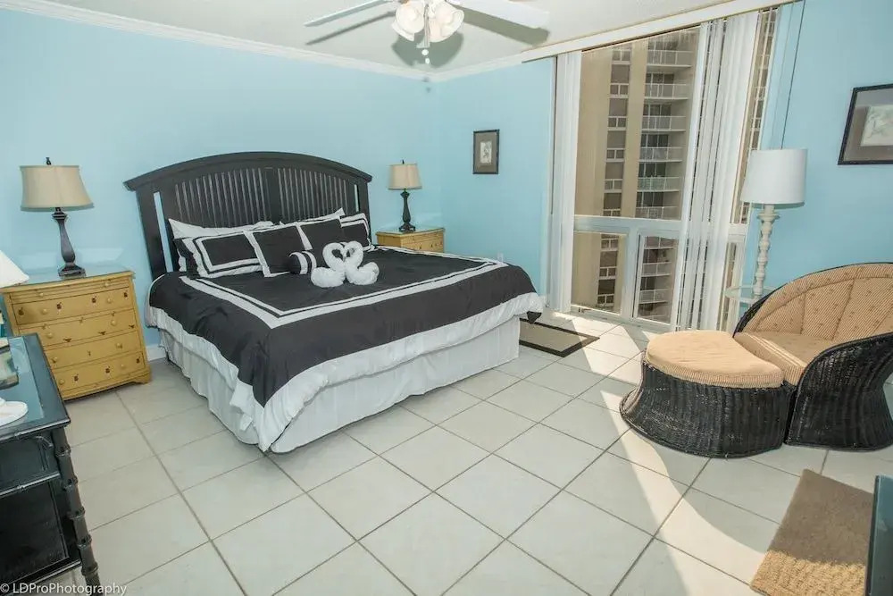 Shoreline Towers 2074 2 Bedroom Condo by RedAwning