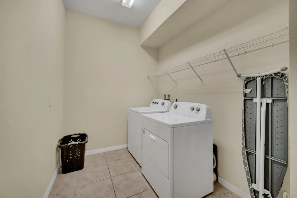 Brand New Luxury 9Br Villa With Lake View*Pool*Spa, Kissimmee, US