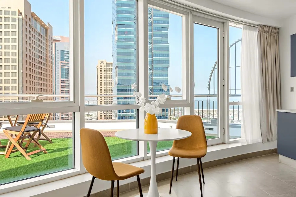 Silkhaus Large Studio Madison Res High Floor