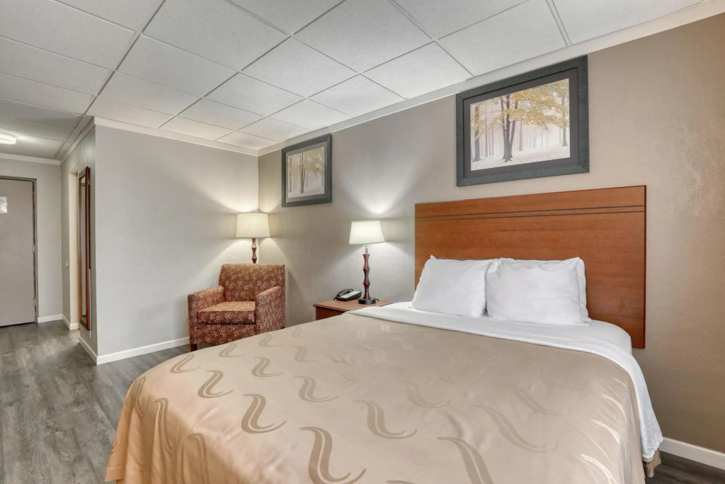 Quality Inn & Suites Green Bay Downtown