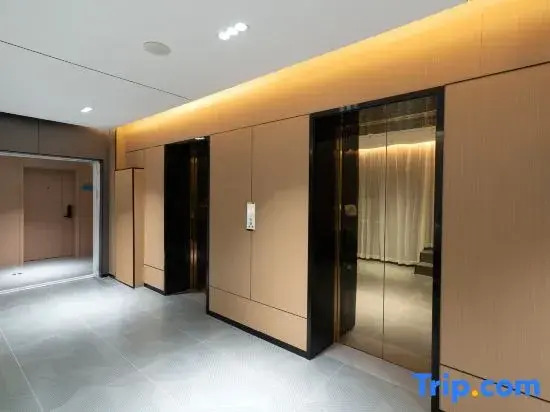 i Electronic Sports Hotel