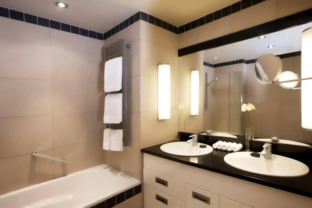 Отель Bergs Suites
