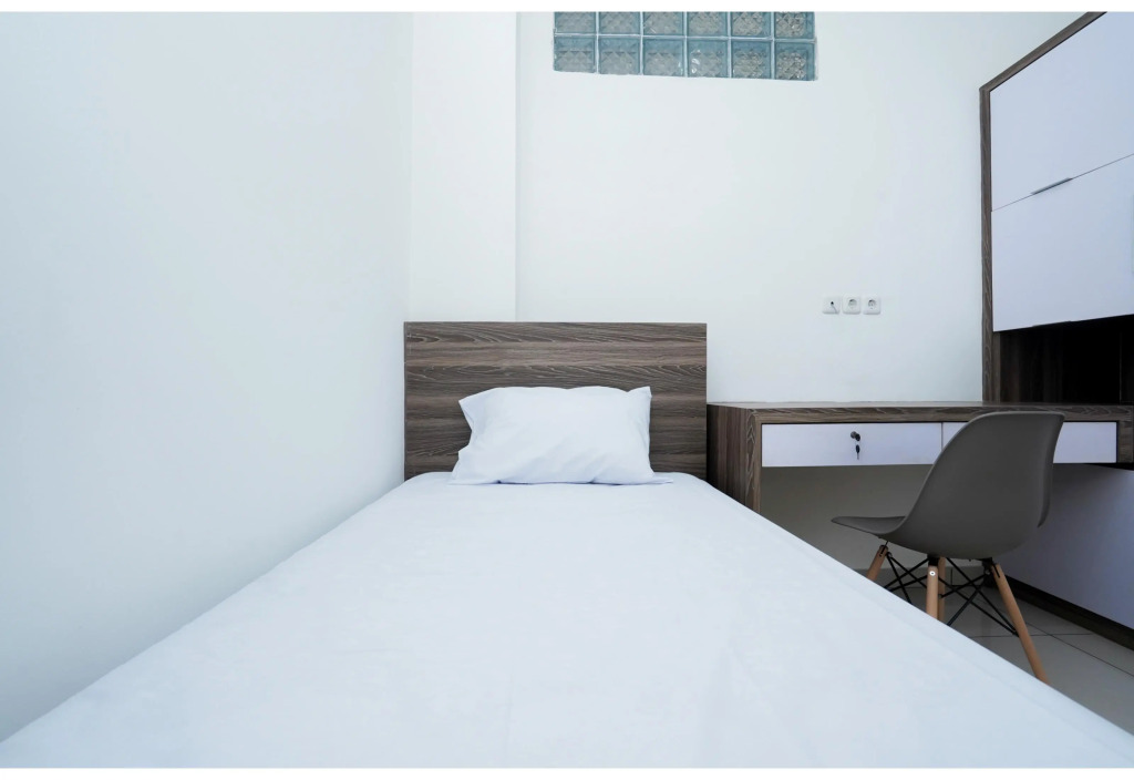 OYO Life 2462 Kost Surabaya