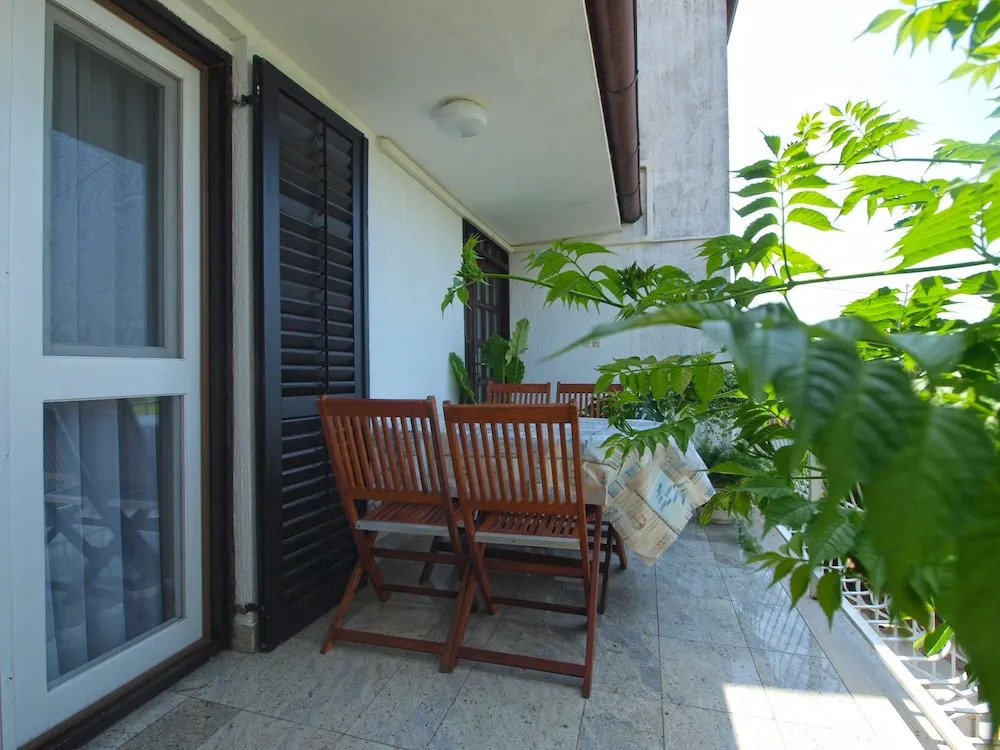 Apartment 1652