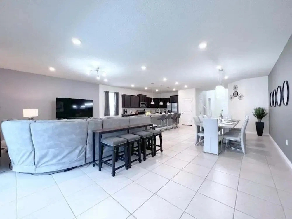 Luxury & Loaded Pool Home With Private Pool 8 Bedroom Home