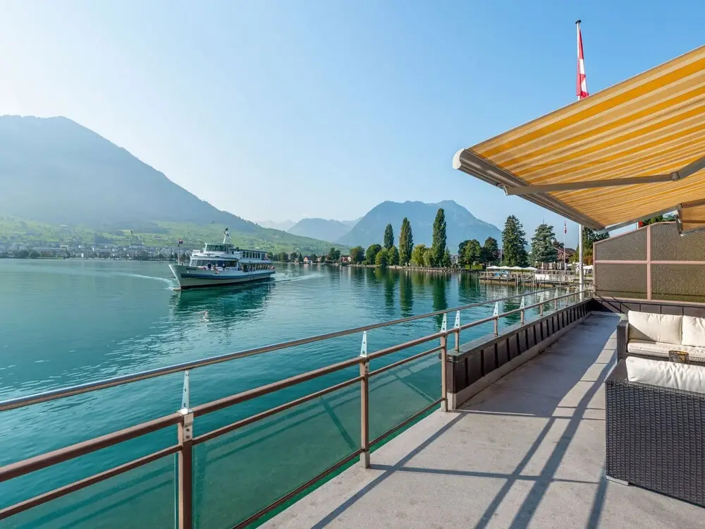 Seestern am See mit Motorboot Ennetb Rgen