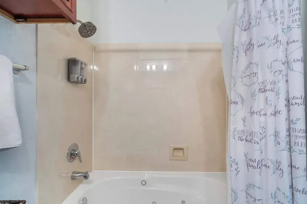 Fore Seasons Golf Condo - 5 Min to Silver Dollar!