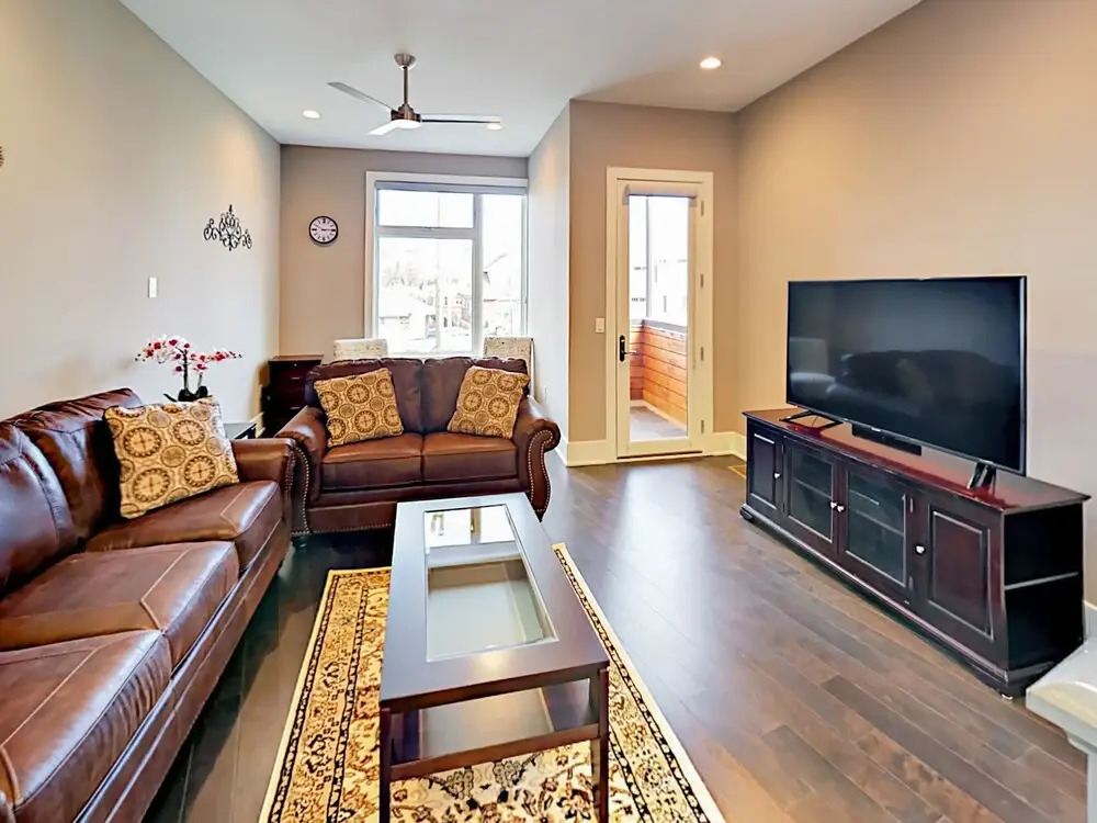 All-suite 3br/3.5ba W/ Rooftop Deck, Near Downtown 3 Bedroom Condo