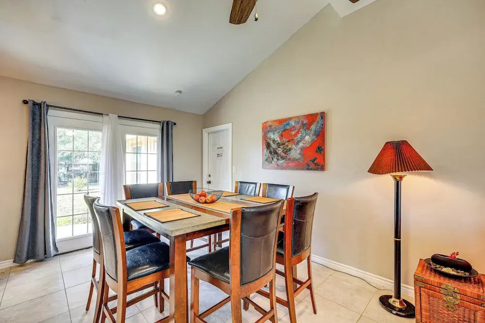 Large Yard: Home 9 Mi to San Antonio River Walk