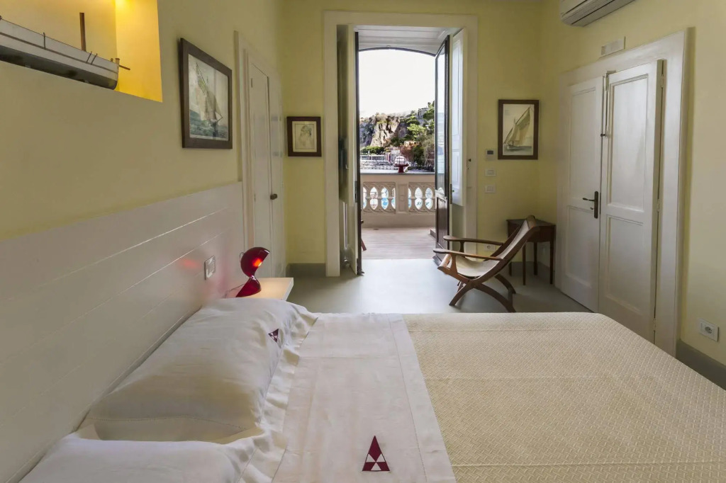 Yacht Club Capo Cervo Suites B&B