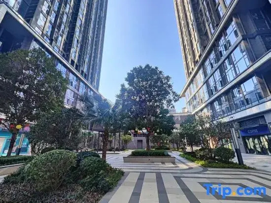Fan Yi Light Luxury Urban Apartment (Foshan Shunlian Plaza Jinlong Metro Station Branch)