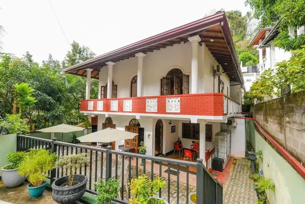 OYO 392 Redstar Kandyan