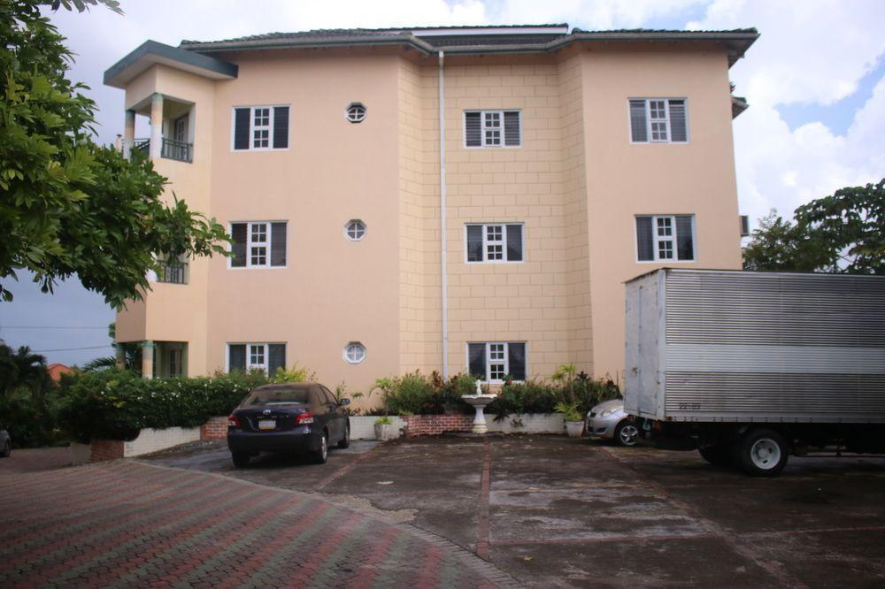 8 BR Waterfront Villa - Ocho Rios