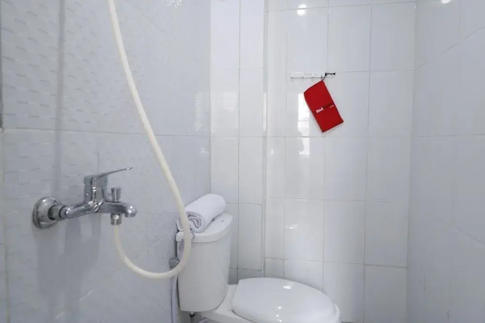 RedDoorz Plus Syariah near Mall Pondok Indah