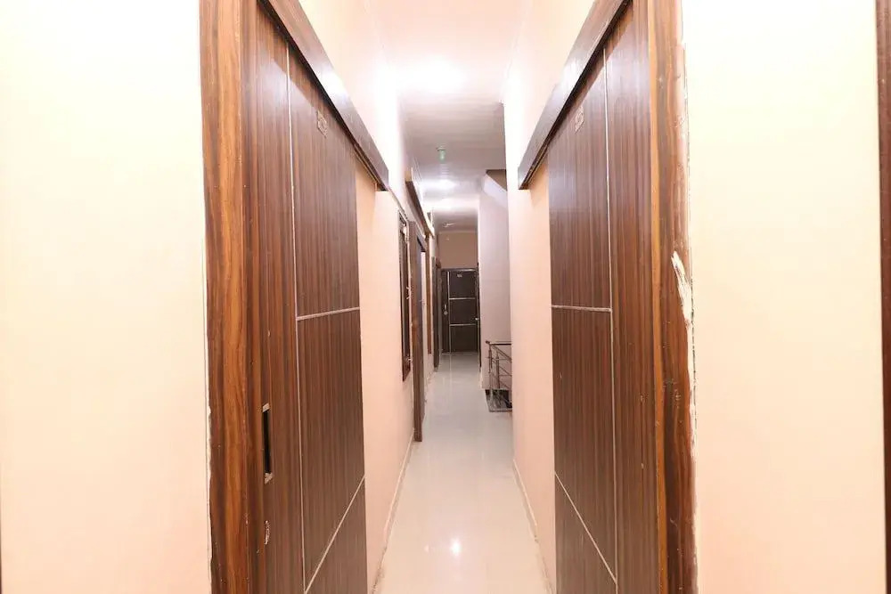 OYO 35497 Hotel Kapoor Residency
