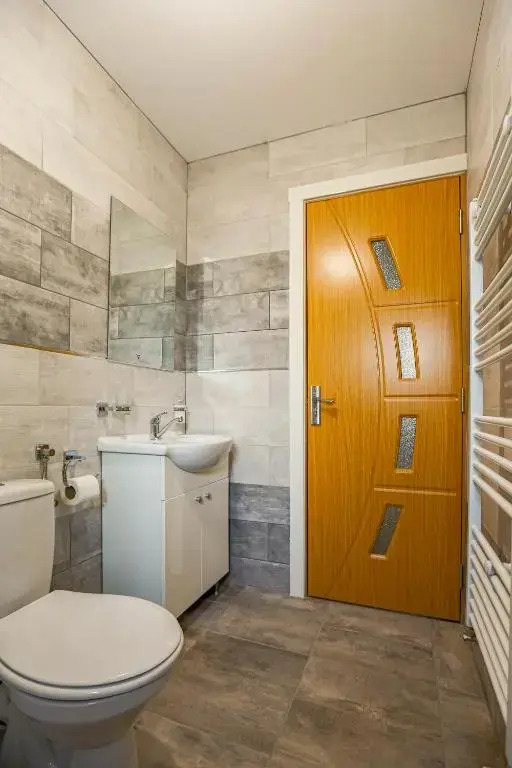 VAIAS Apartamente cu Terasa si Vedere Munte