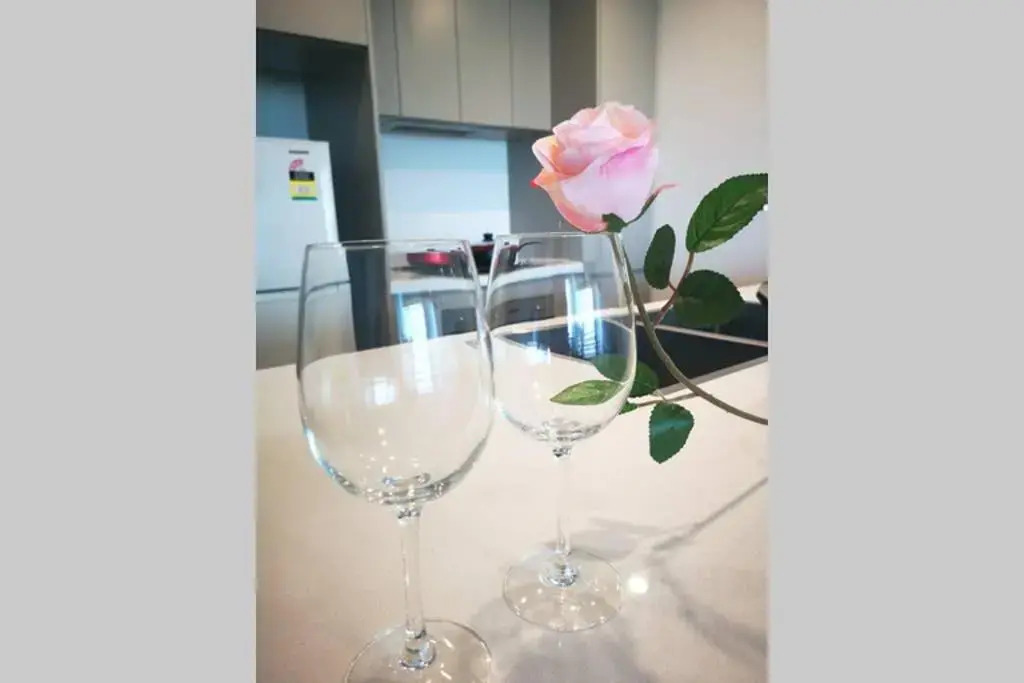 Modern apartment+office w Parking @ Olympic Park