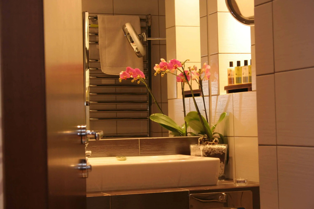 Friday Hotel