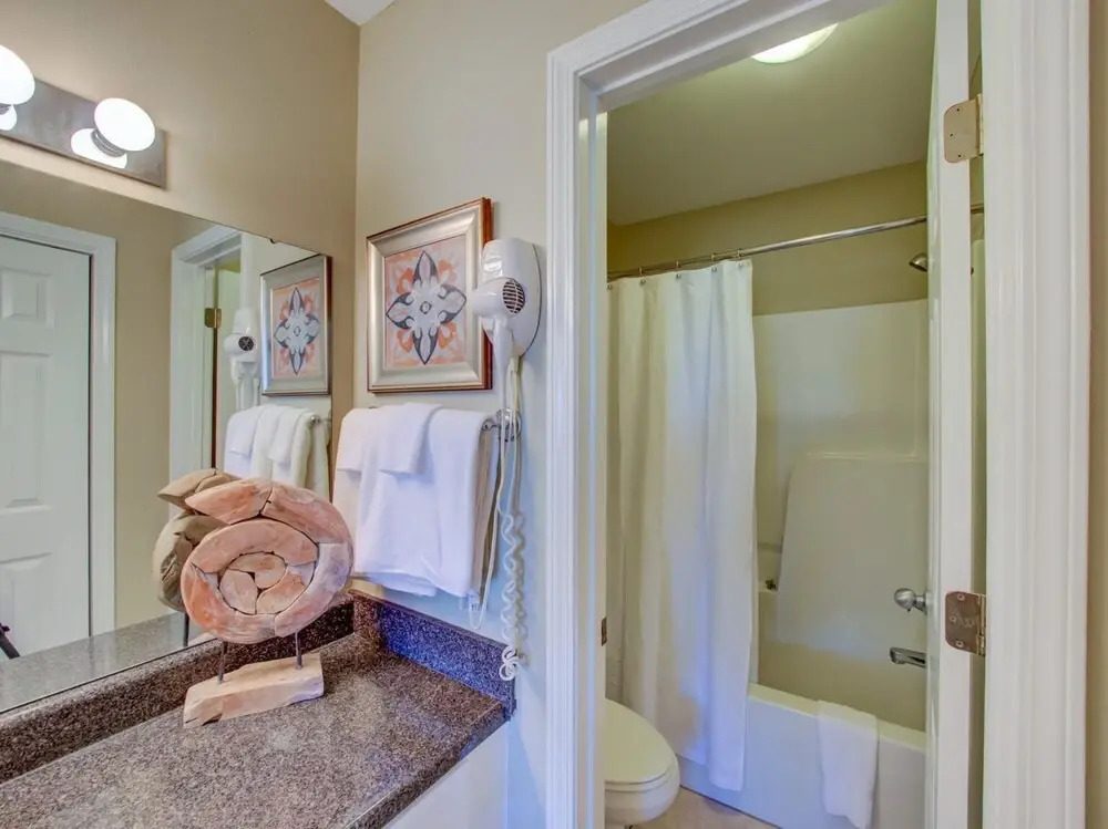 Fantastic condo in Orange Beach with views of the Gulf and Cotton Bayou