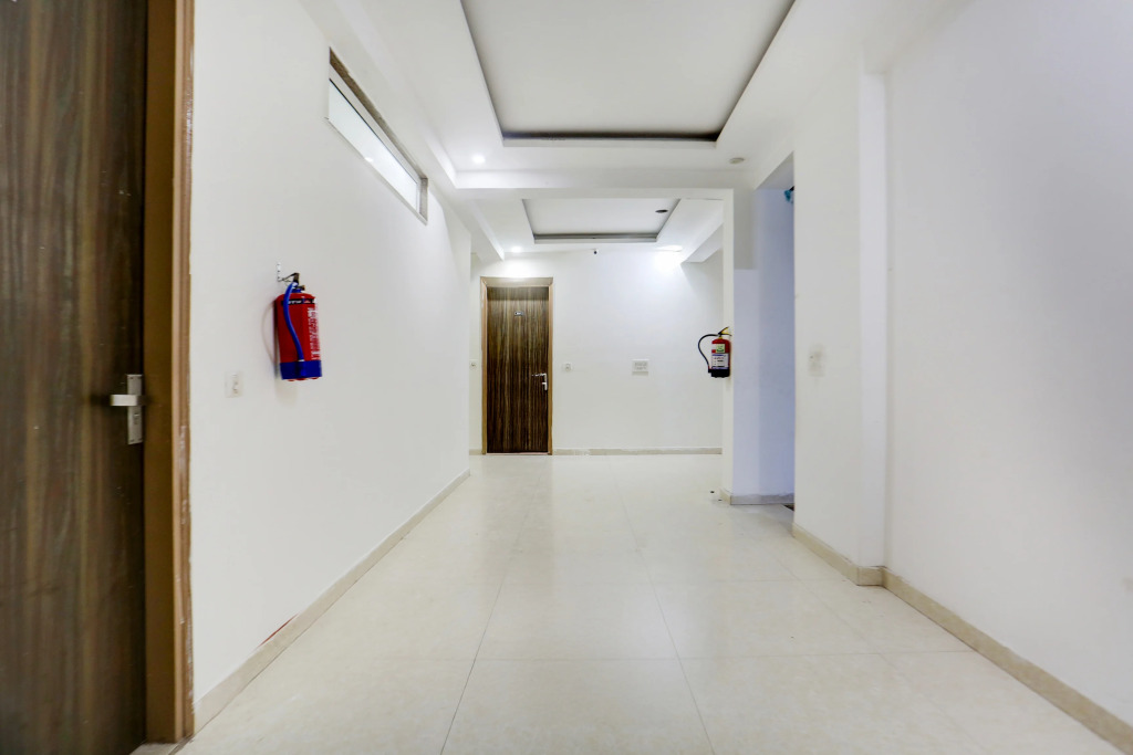 Super Townhouse Subhash Chowk Near Medanta Hospital Formerly L B Residency