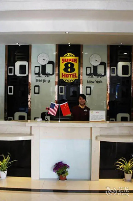 Super 8 Hotel