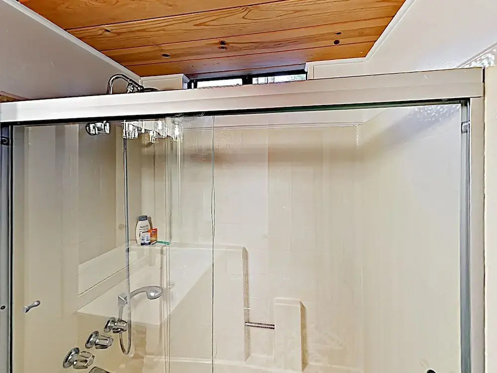 New Listing! Moonridge Maltby W/ Hot Tub 2 Bedroom Cabin