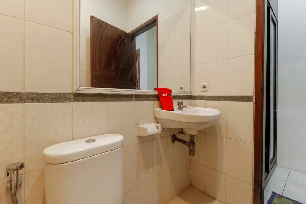 RedDoorz near Stadion Manahan Solo