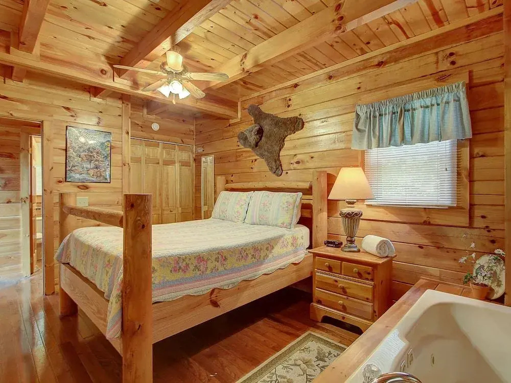 Autumn Leaves 1 Bedroom 1 Bathroom Cabin