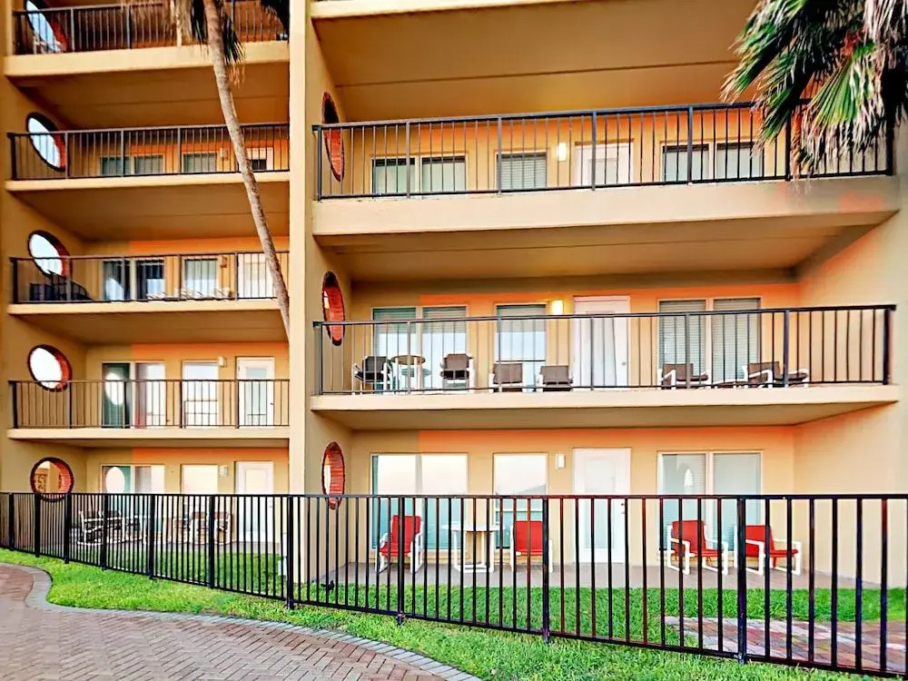 4400 Gulf Blvd Condo Unit 207