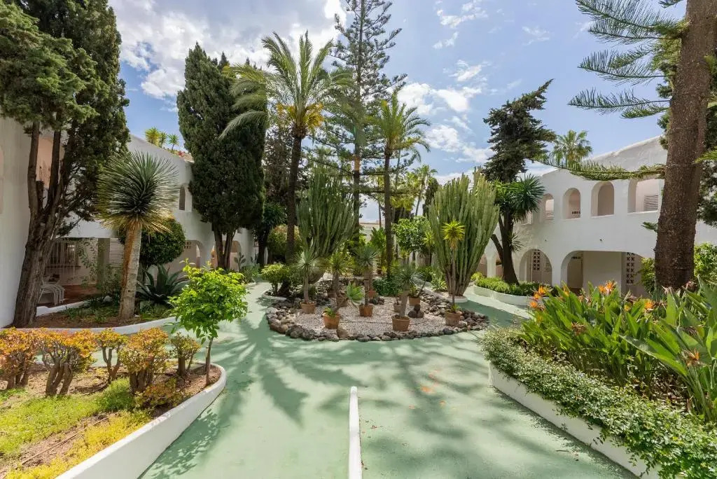 Azahara 1 8B Beautiful apartment frontline golf in popular Aloha