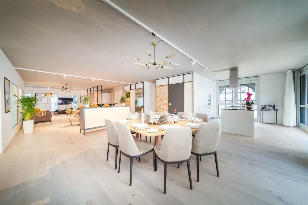 LUXURIOUS CITY CENTRE APARTMENT VEVEY by GUESTLEE